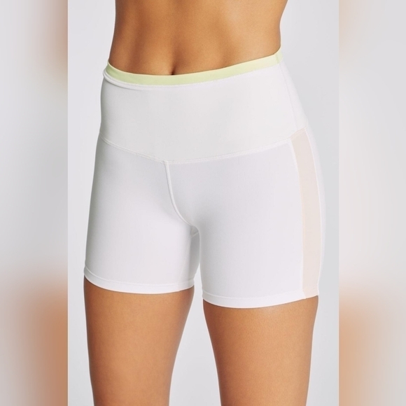 NWT WILDFOX High Waisted Blake 4" Short - Picture 2 of 7